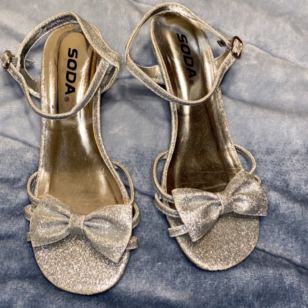 Girls size 1 dress shoes